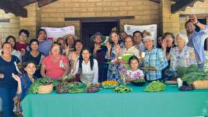 Cosecha Secretaría de Desarrollo Sustentable hortalizas del aula ecológica del Parque Chapultepec de Cuernavaca 