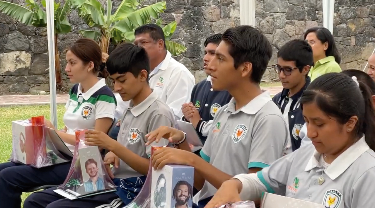 Estudiantes del CECyTE Morelos triunfan en concursos y reciben reconocimiento del secretario de Educación, en el Día del Estudiante