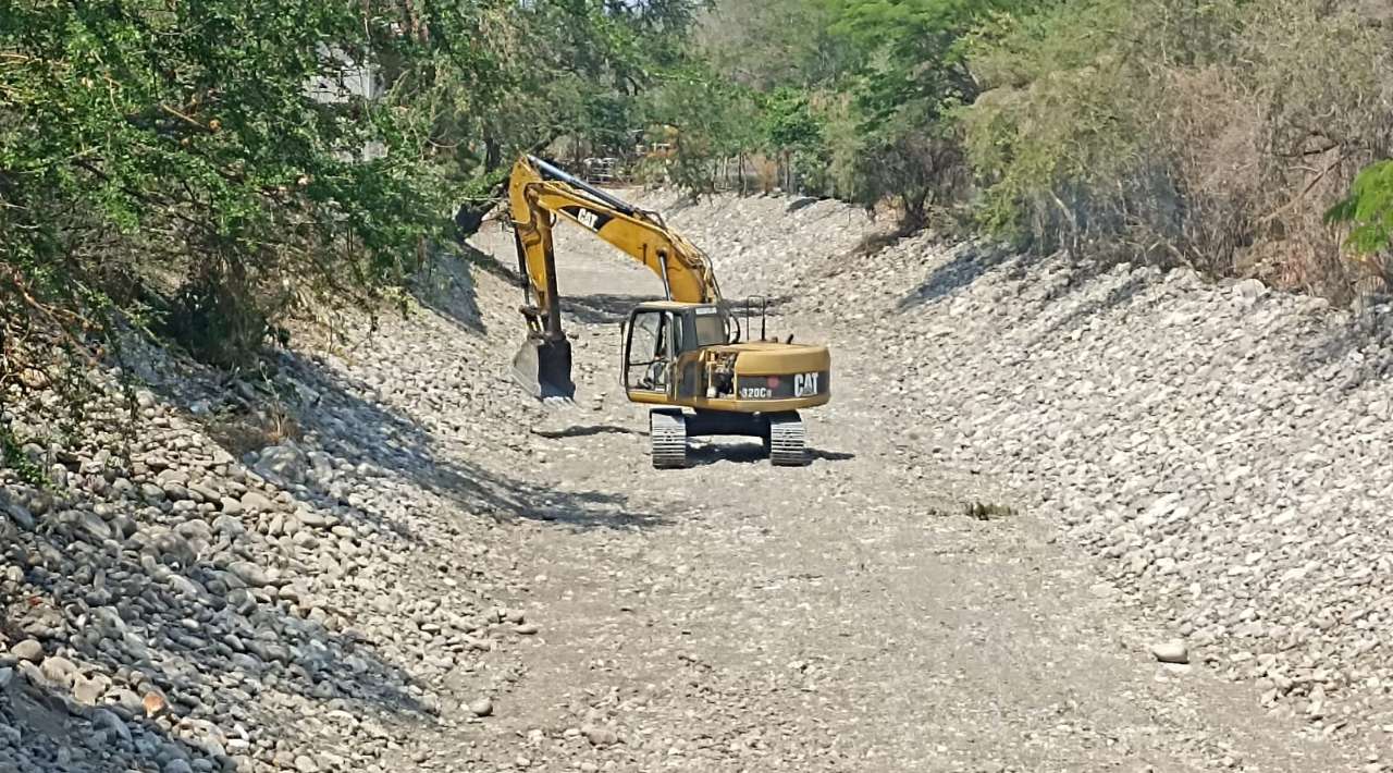 Comisión Estatal del Agua invierte más de 10 millones de pesos en limpieza de cauces para proteger a la ciudadanía