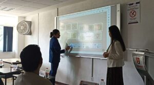 UPEMOR impulsa la educación con tecnología de vanguardia: Pizarrones inteligentes y computadoras para el aprendizaje