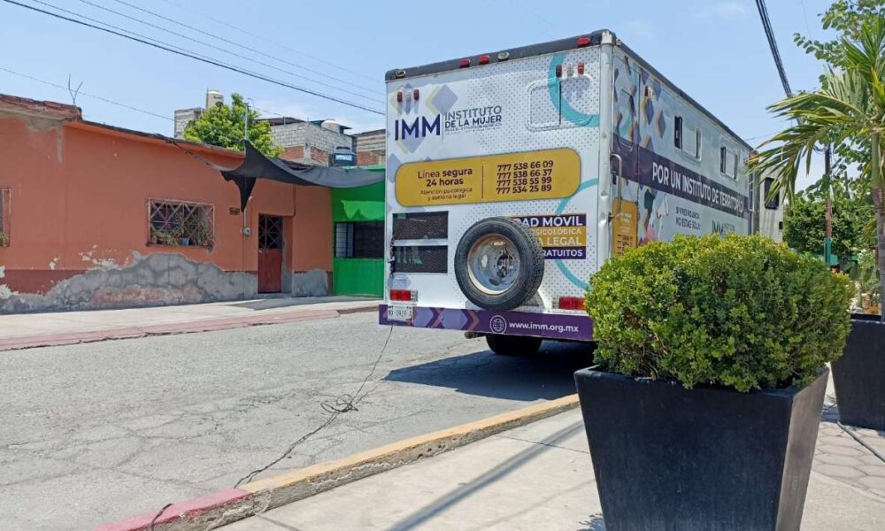 Unidad móvil del Instituto de la Mujer brinda asesoría en Zacatepec para reforzar atención a mujeres víctimas de violencia