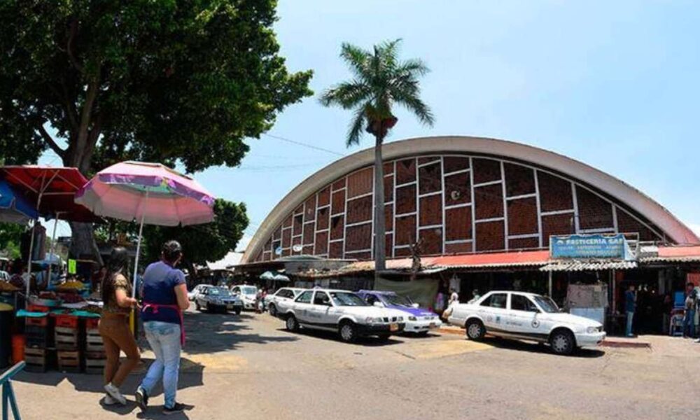 Comerciantes del Mercado Adolfo López Mateos llevan frutas y verduras a bajo costo a colonias vulnerables mediante el programa Mercadito en tu colonia