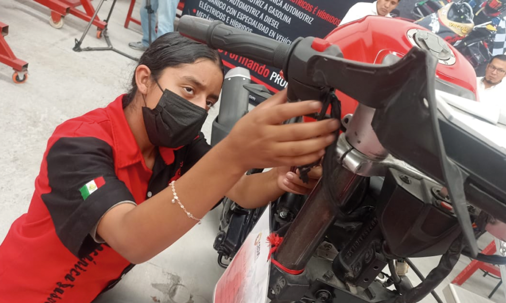 Invita el Centro para el Desarrollo de las mujeres de Jiutepec al taller de Motos, dirigió a empoderada a las mujeres