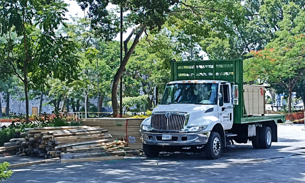 Comienzan trabajos de lo que pudiera ser la rehabilitación de la Plaza de Armas “General Emiliano Zapata Salazar”, tras levantarse parte del piso