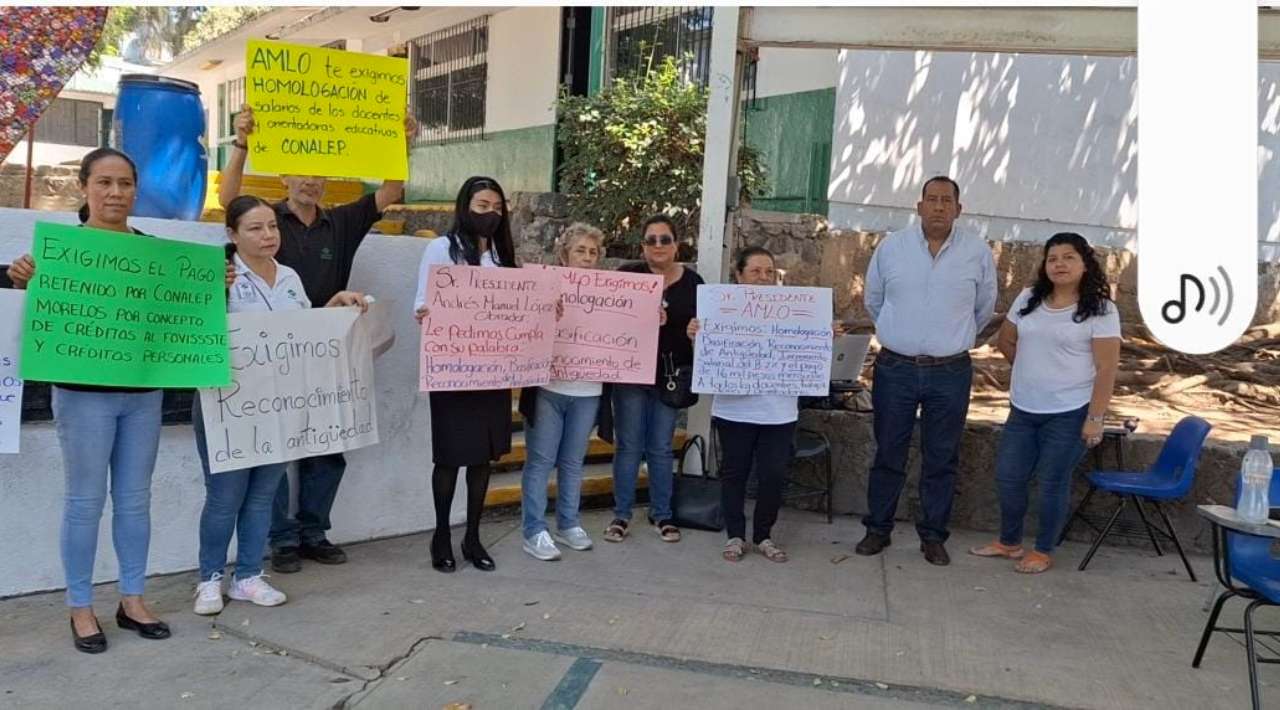 Maestros de Morelos de COBAEM, CECyTE Y CONALEP se suman al paro nacional de brazos caídos para solicitar mejores prestaciones a la federación, por lo que estudiantes no tienen clases