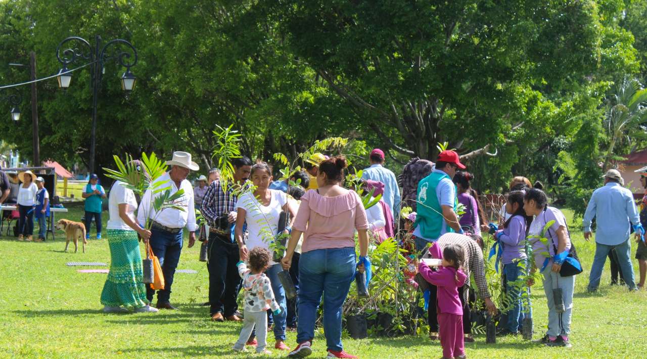 Campaña Reforestamos Morelos llega a Ayala. Más de 100 árboles se plantan en Balneario Axocoche