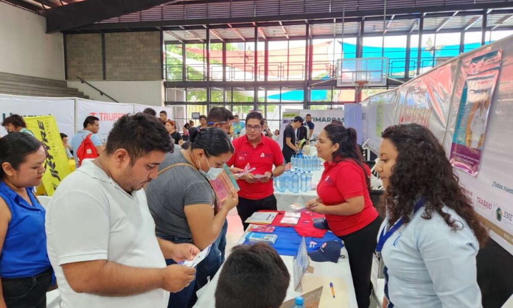 Abren la Secretaría de Desarrollo Económico y del Trabajo oportunidades laborales para la juventud en Cuernavaca a través de Feria del Empleo