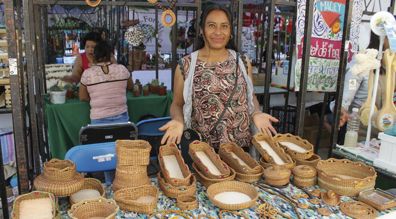 A través de Feria Forestal, mujeres de Morelos impulsan el comercio local 