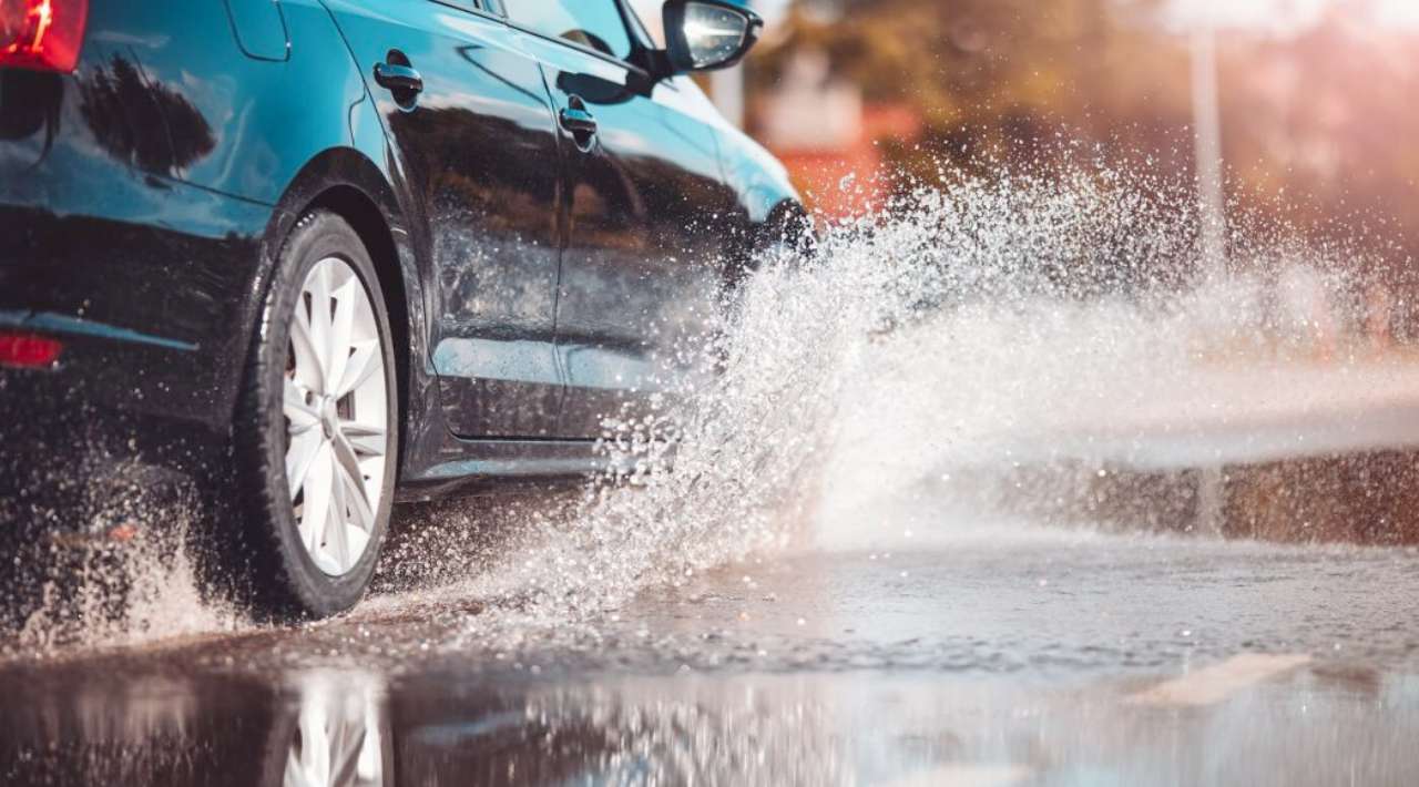 Advierten Sobre Peligros de Conducir en Lluvias y Baches