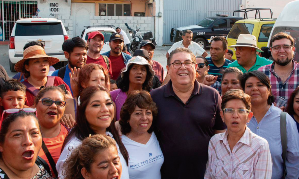 El coordinador, Víctor Mercado, festeja el aniversario de la colonia Josefa Ortiz de Domínguez