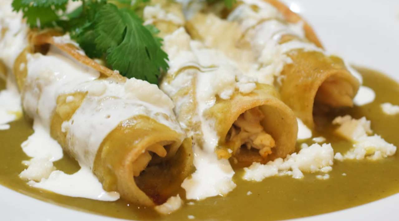 ¡Festival de Sabores! Enchiladas Verdes Gigantes en Jiutepec, un Placer Culinario