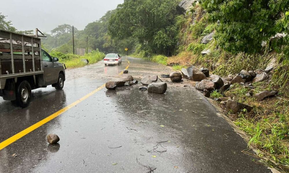 Capufe trabaja en la limpieza de la autopista México-Acapulco tras las afectaciones de OTIS