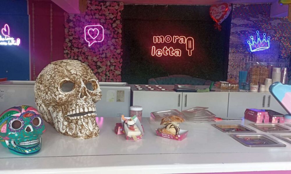 Verónica Morales, productora de paletas en Morelos, demuestra su creatividad y sabor en la temporada de Día de Muertos