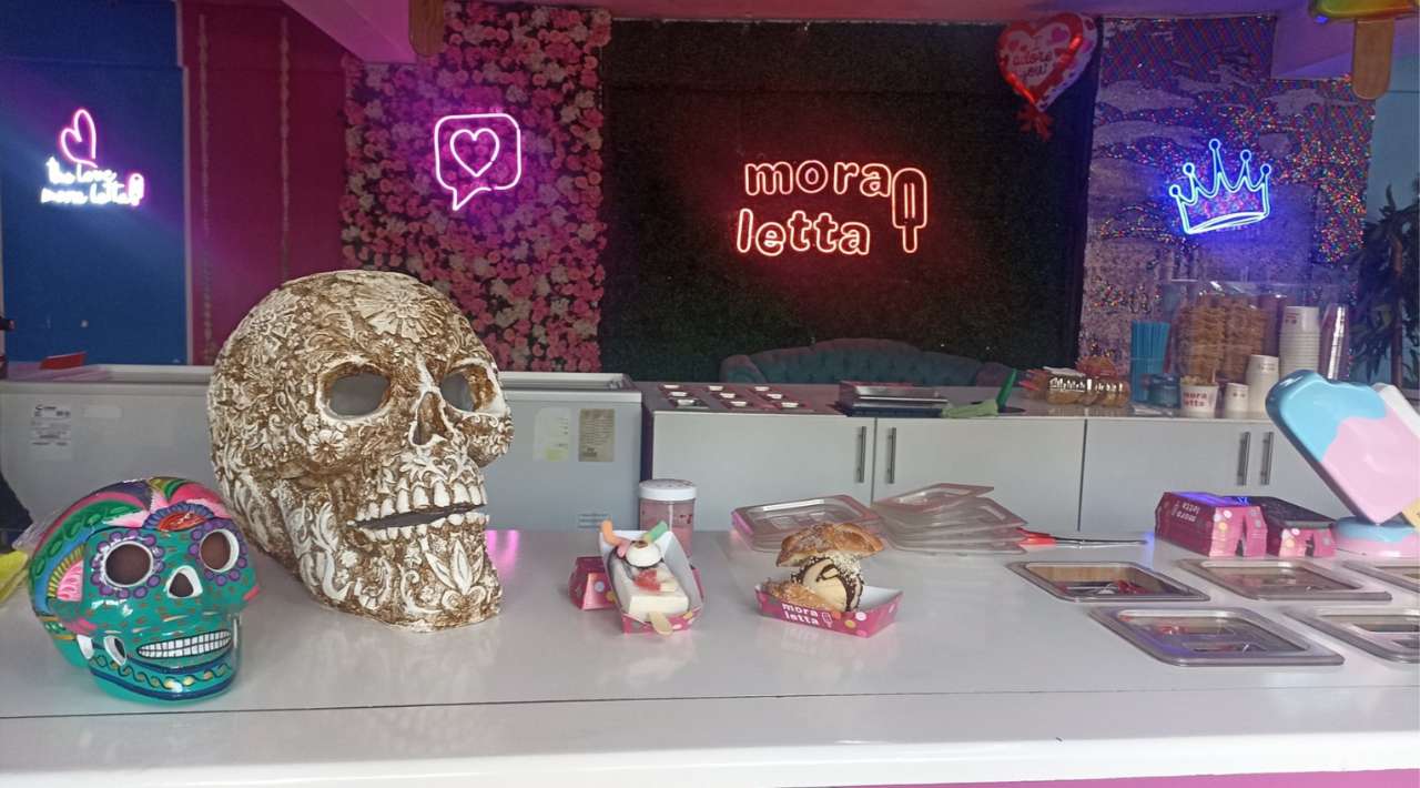 Verónica Morales, productora de paletas en Morelos, demuestra su creatividad y sabor en la temporada de Día de Muertos