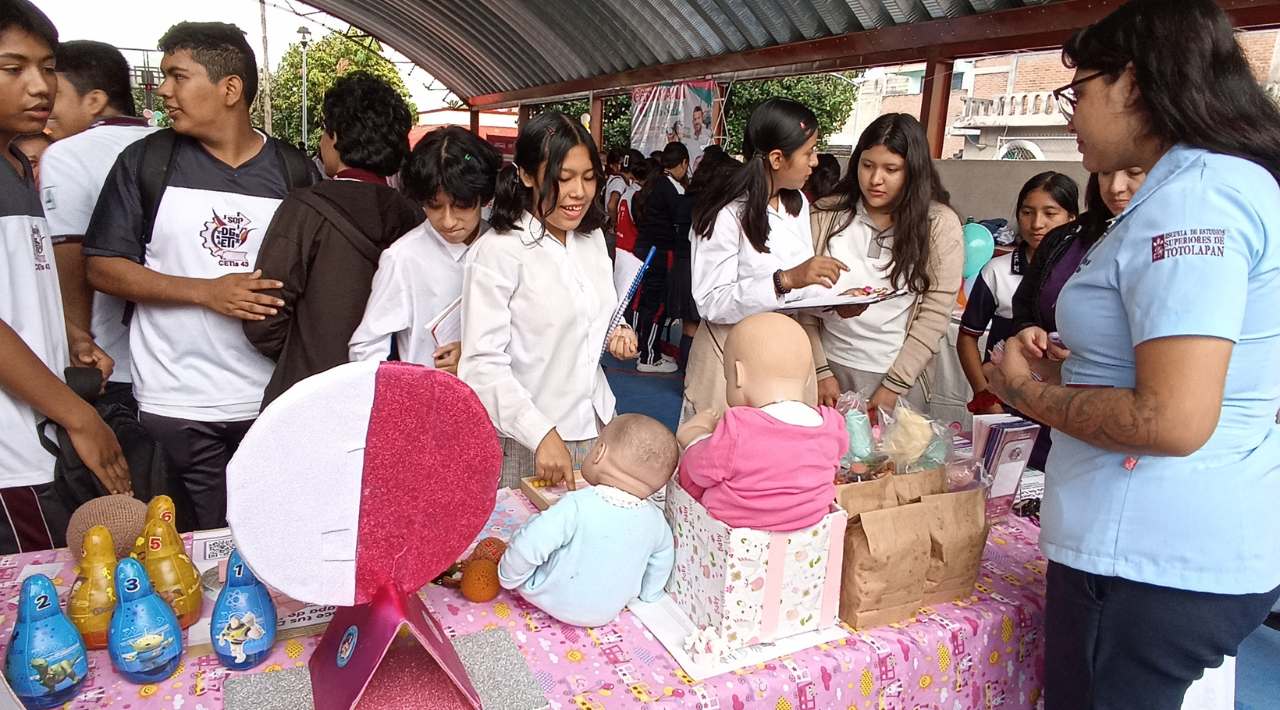 Caravana de la Salud en Xochitepec aborda temas de bienestar para estudiantes de secundaria y preparatoria