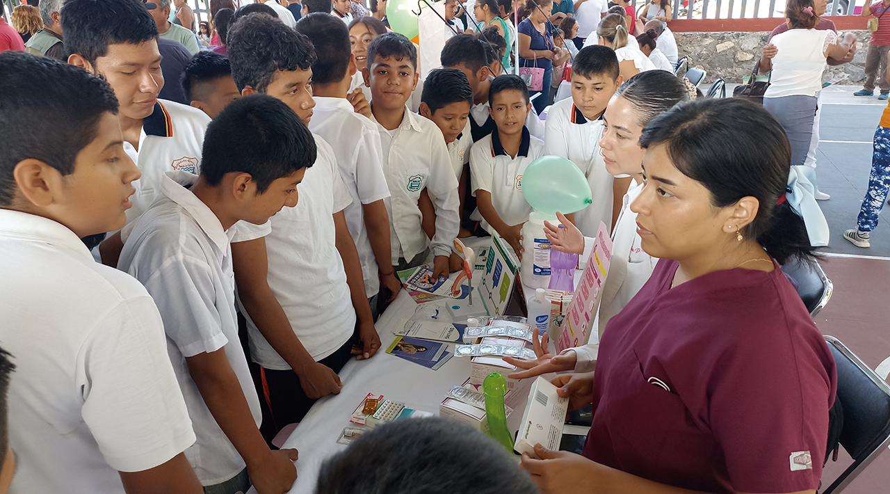 En XOCHITEPEC la Caravana de la Salud llegó al poblado de Alpuyeca en dónde la población aprovecho los módulos informativos y servicios médicos