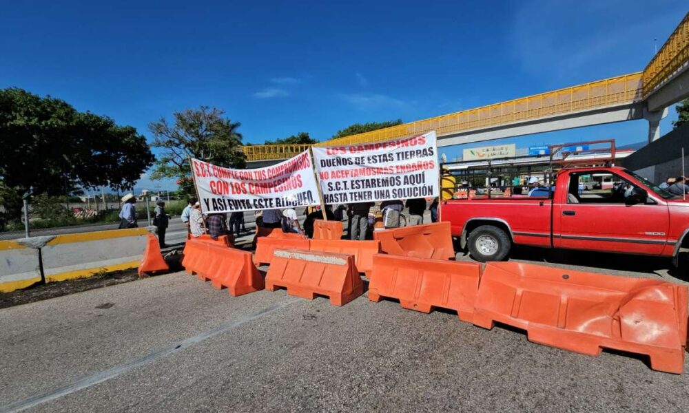 Ejidatarios de Tepoztlán, Tlayacapan y Yautepec bloquean autopista La Pera-Cuautla por expropiación de predios