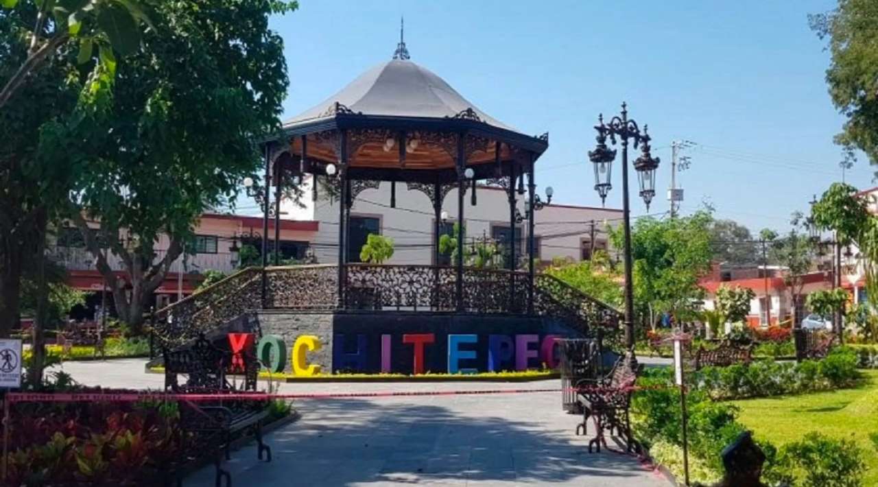 El ayuntamiento de XOCHITEPEC inició el proyecto de embellecimiento de las fachadas del primer cuadro del municipio