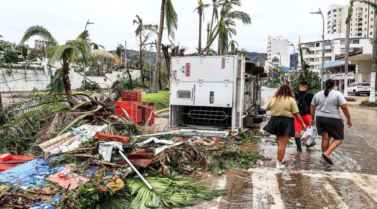 Hospitales de Morelos brindan ayuda a damnificados por Huracán Otis en Guerrero