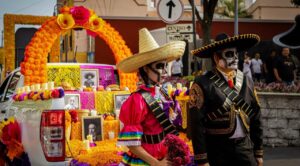 Desfile de la Trigésima Edición del Festival Miquixtli en Cuernavaca: Celebrando con Color y Alegría