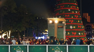 Inauguró el gobernador Cuauhtémoc Blanco Bravo el festival “Luces de Esperanza” con el encendido del árbol monumental navideño