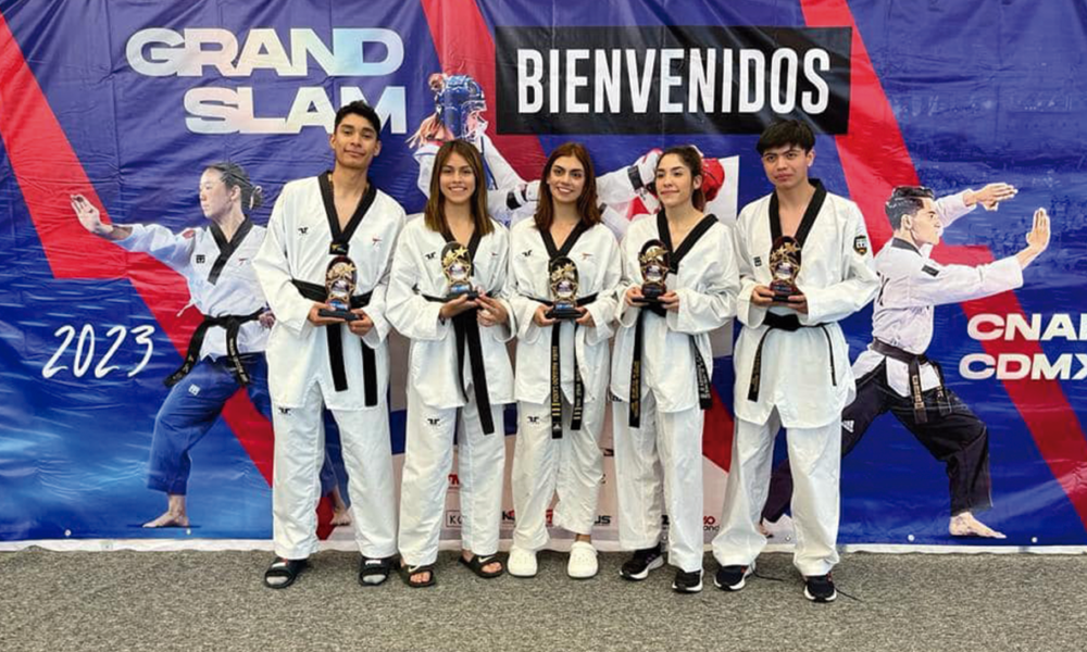 Regresan con medallas taekwondoines morelenses