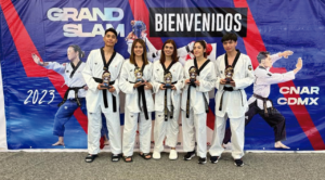 Regresan con medallas taekwondoines morelenses