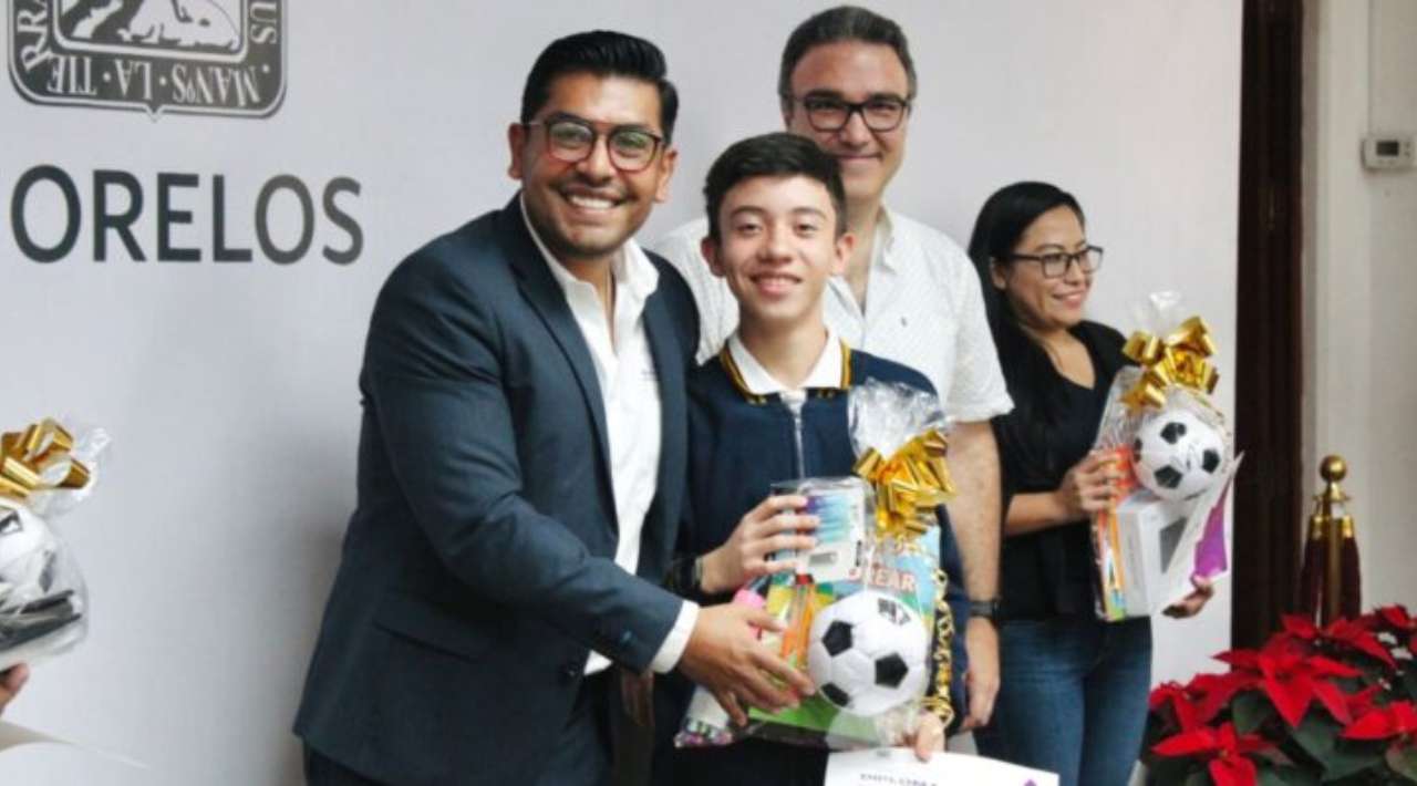 Joven talento gana reconocimiento nacional en el concurso de dibujo COESPO 2023