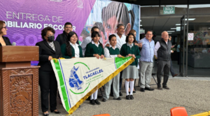 Entrega IEBEM mobiliario escolar a 163 planteles educativos