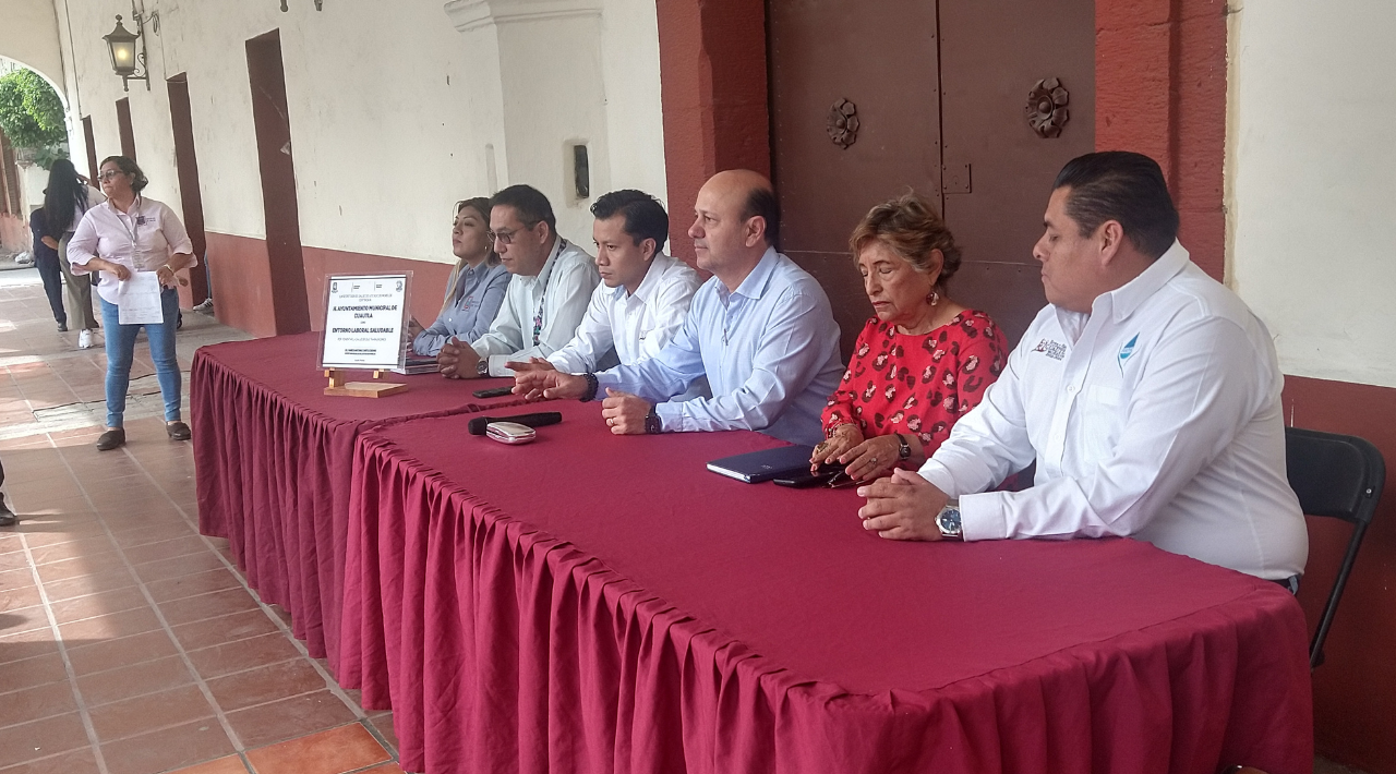 La Secretaría de Salud Estatal entregó acreditación a la Presidencia Municipal de Cuautla como “Entorno Laboral Saludable”; se capacitó a empleados para llevar una alimentación saludable