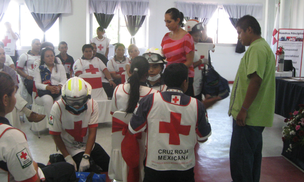  A través del curso “Acceso más Seguro”, paramédicos de la Cruz Roja, toman medidas preventivas al brindar atención en escenas de riesgo.