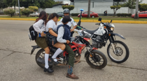 Advierte Dirección de Vialidad de Cuautla que se aplicarán sanciones a personas que lleven a menores de 8 años en motocicletas