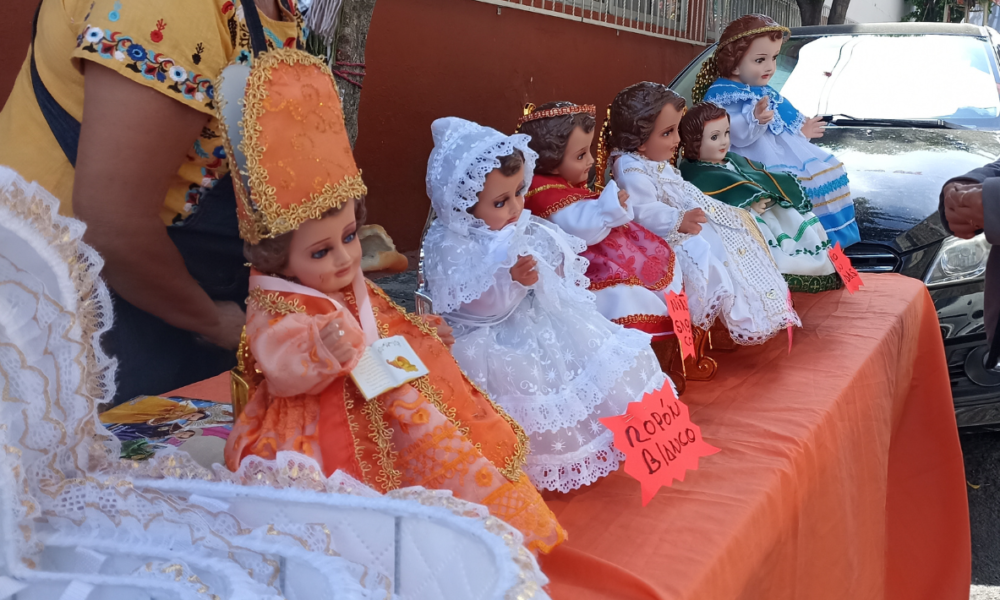 Sigue viva la tradición de vestir a los Niños Dios ante la celebración del Día de la Candelaria