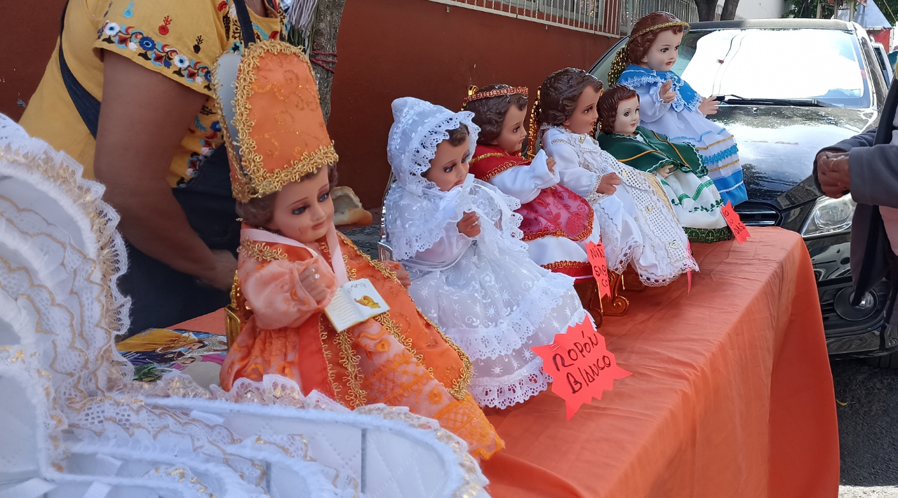 Sigue viva la tradición de vestir a los Niños Dios ante la celebración del Día de la Candelaria