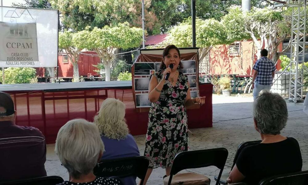 Feria de la Salud: Risoterapia y yoga para el bienestar de los Adultos Mayores