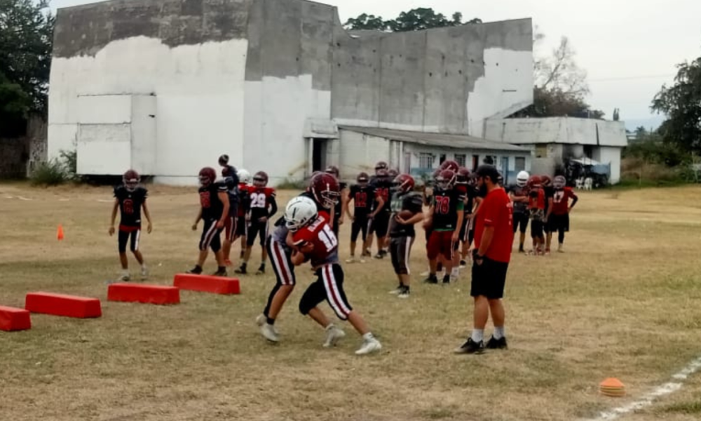 Proyecto Olmecas de Cuautla: Forjando el Futuro a Través del Fútbol Americano