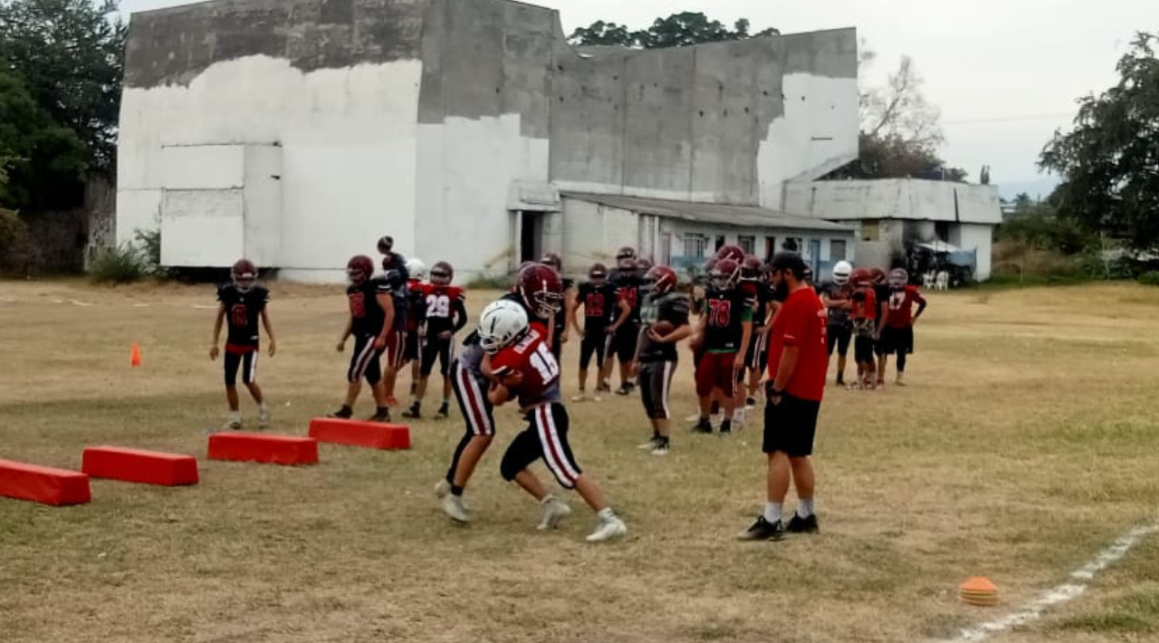 Proyecto Olmecas de Cuautla: Forjando el Futuro a Través del Fútbol Americano