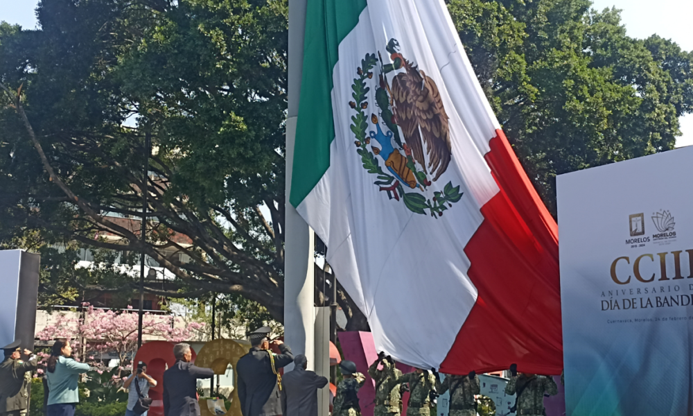 Conmemoran autoridades del poder Ejecutivo el Día de la Bandera