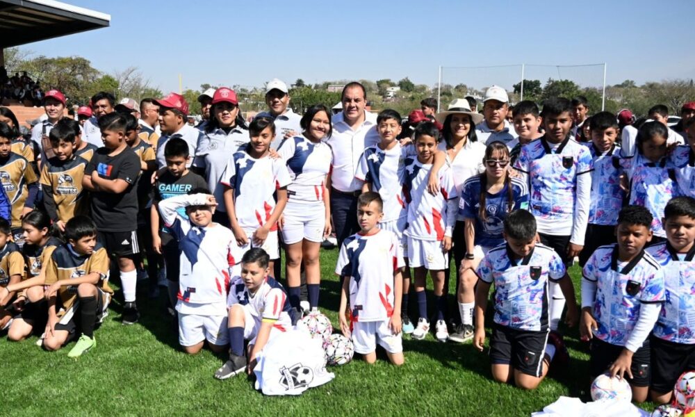 El gobernador Cuauhtémoc Blanco inauguró cancha de futbol 7 en la Unidad Deportiva Leandro Valle de Jonacatepec