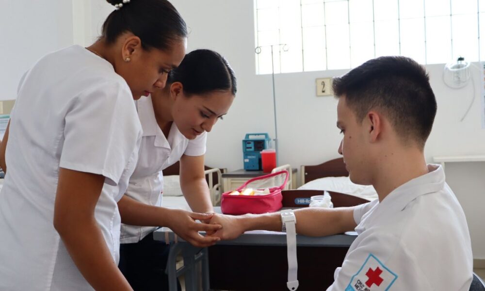 La escuela de enfermería de la Cruz Roja Mexicana abre el área de posgrado y educación continua que impartirá cursos y talleres de capacitación a personal médico