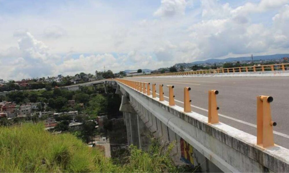 Temixco renueva su infraestructura: Rehabilitación de puentes y paraderos para garantizar seguridad peatonal