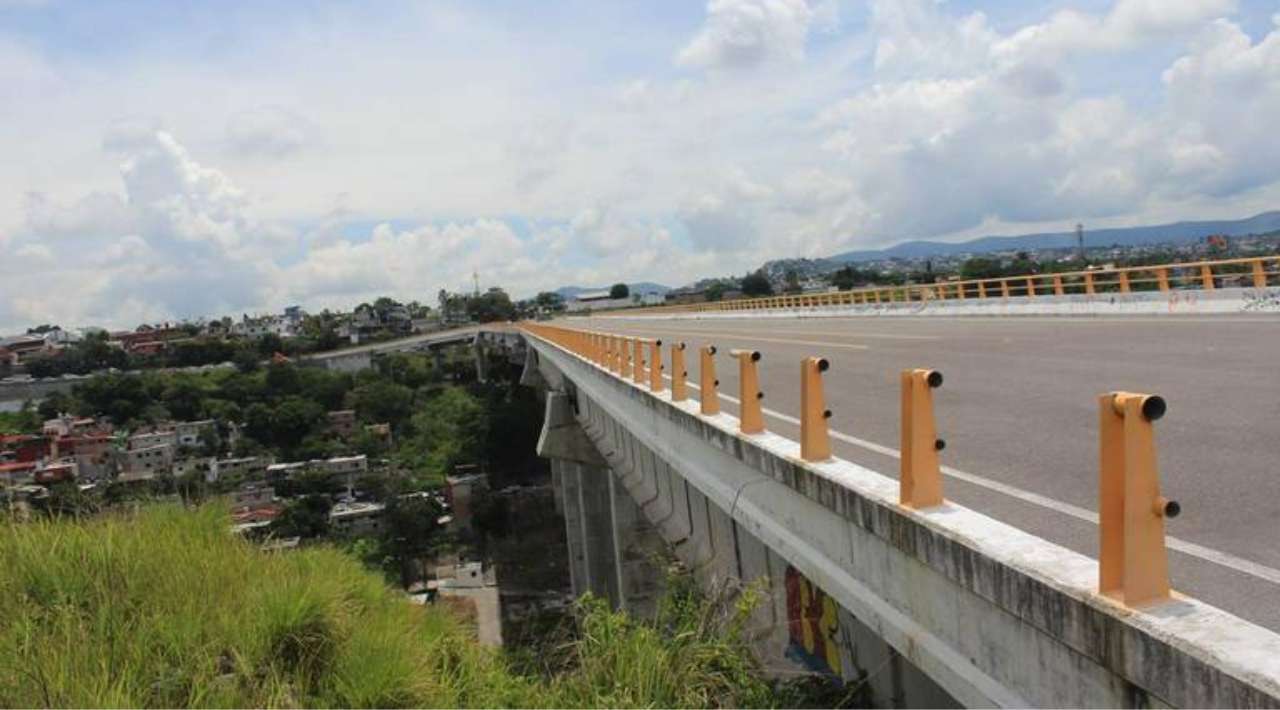 Temixco renueva su infraestructura: Rehabilitación de puentes y paraderos para garantizar seguridad peatonal