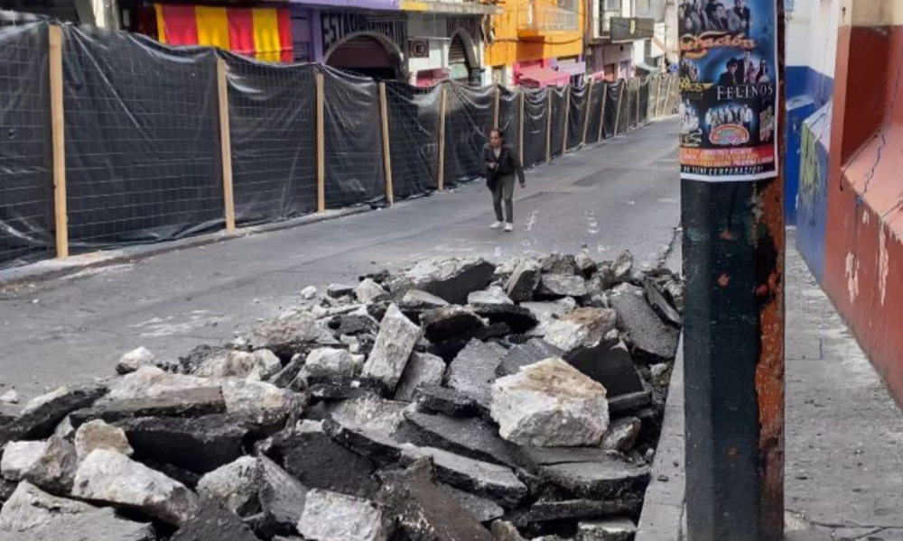 Llama la dirección de vialidad a automovilistas a no obstruir las vías alternas durante la rehabilitación de la calle Santos Degollado