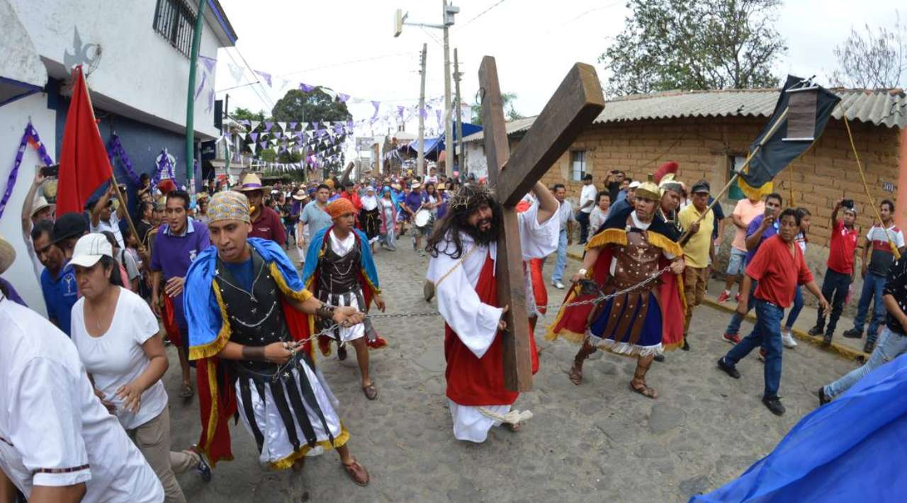 Se preparan habitantes de Ocotepec para el viacrucis que recibe miles de visitantes