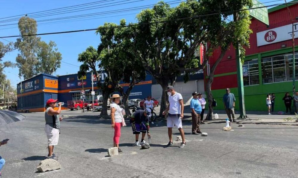 Bloquean nuevamente por la falta de agua avenida plan de Ayala a la altura del vergel