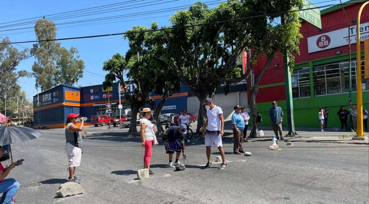 Bloquean nuevamente por la falta de agua avenida plan de Ayala a la altura del vergel