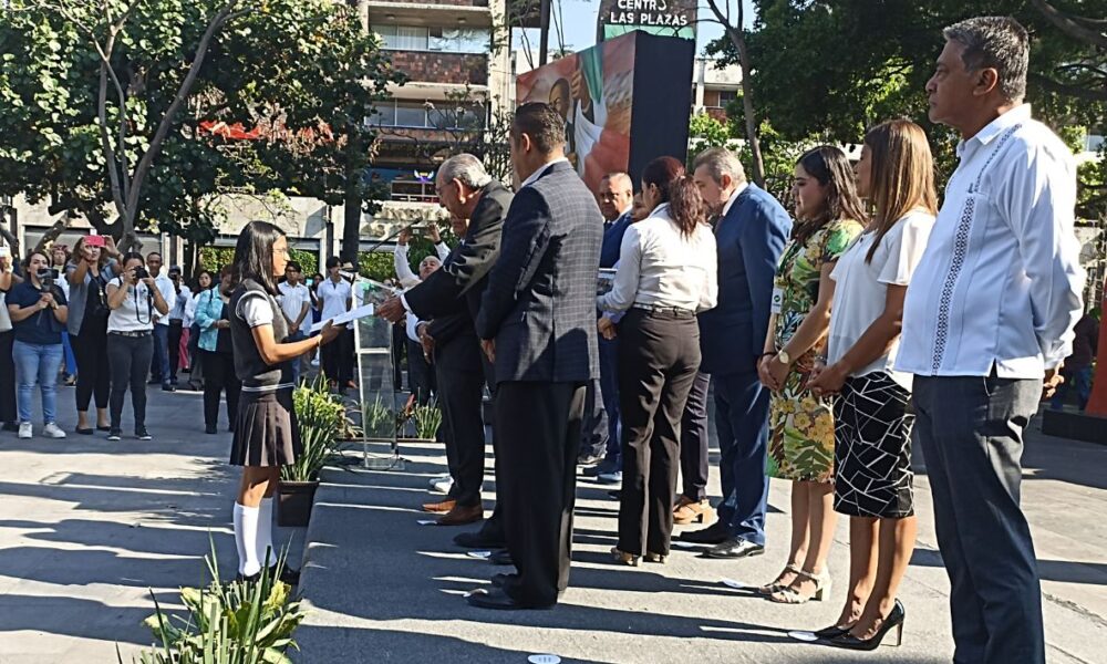 Conmemoran autoridades educativas estatales el 218 aniversario del Natalicio de Benito Juárez García