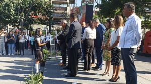 Conmemoran autoridades educativas estatales el 218 aniversario del Natalicio de Benito Juárez García