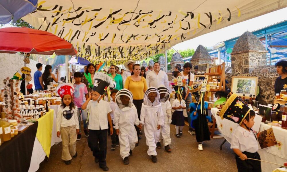 Familias completas disfrutaron de la Segunda Feria Regional de la Miel, que organizó la comunidad de San Andrés de la Cal, municipio de Tepoztlán