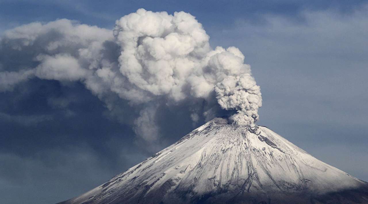 IEBEM Monitorea Constantemente Escuelas ante Actividad del Volcán Popocatépetl